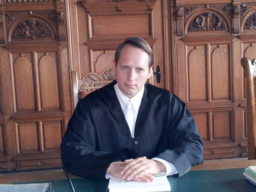 anwalt in banklady 2.jpg